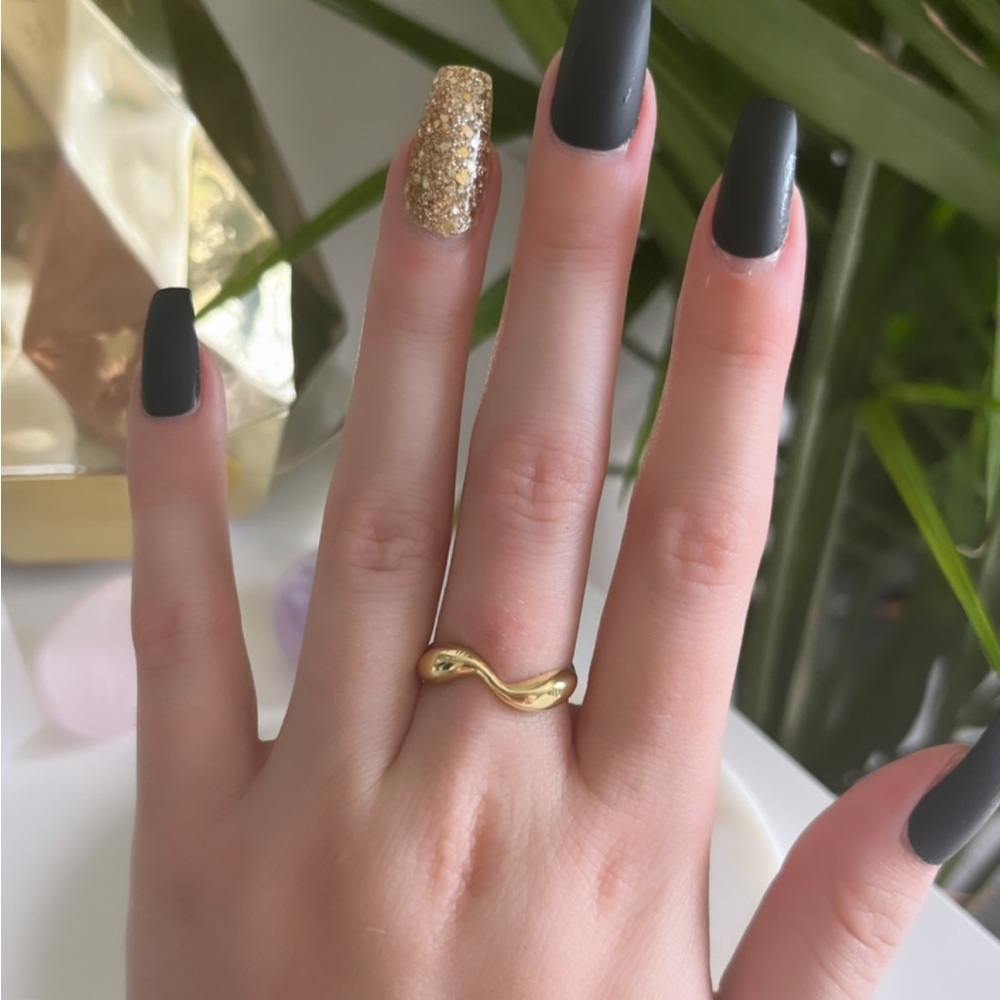 NWT Gold adjustable wave ring